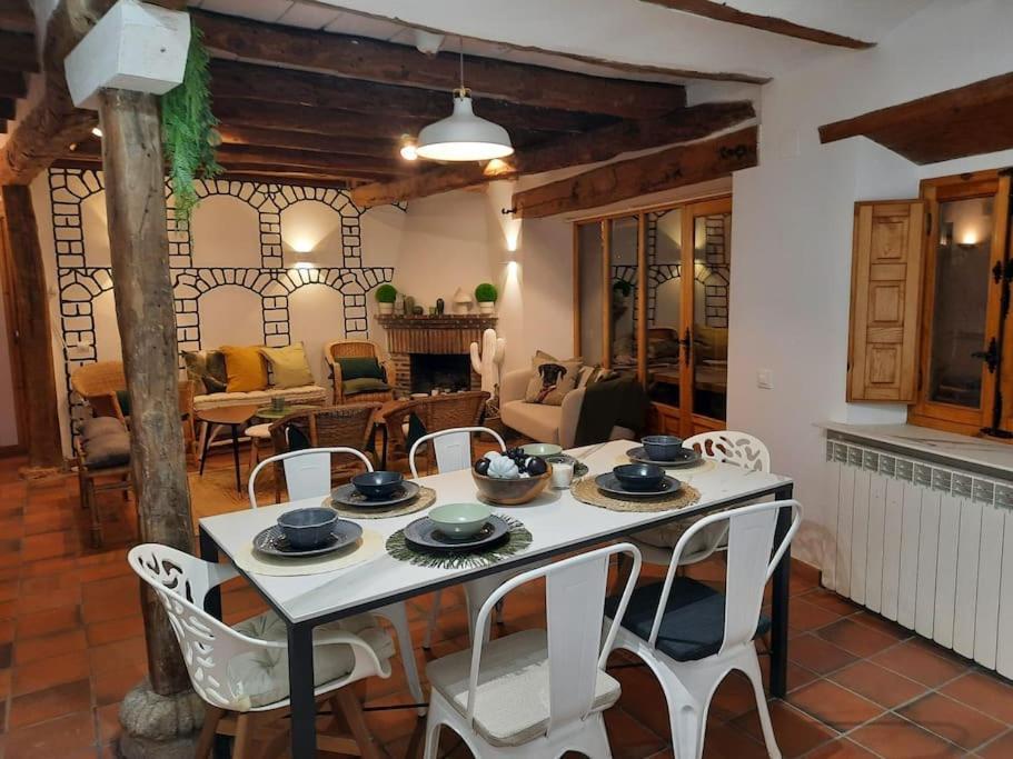 Casa Florentino Casa Centenaria Torre Val De San Pedro Buitenkant foto